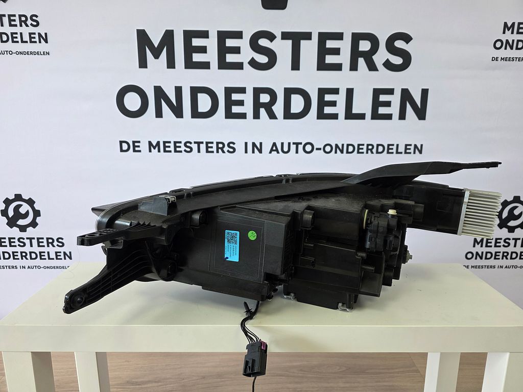 MG ZS EV Long Range Koplamp Rechts A00005R0200