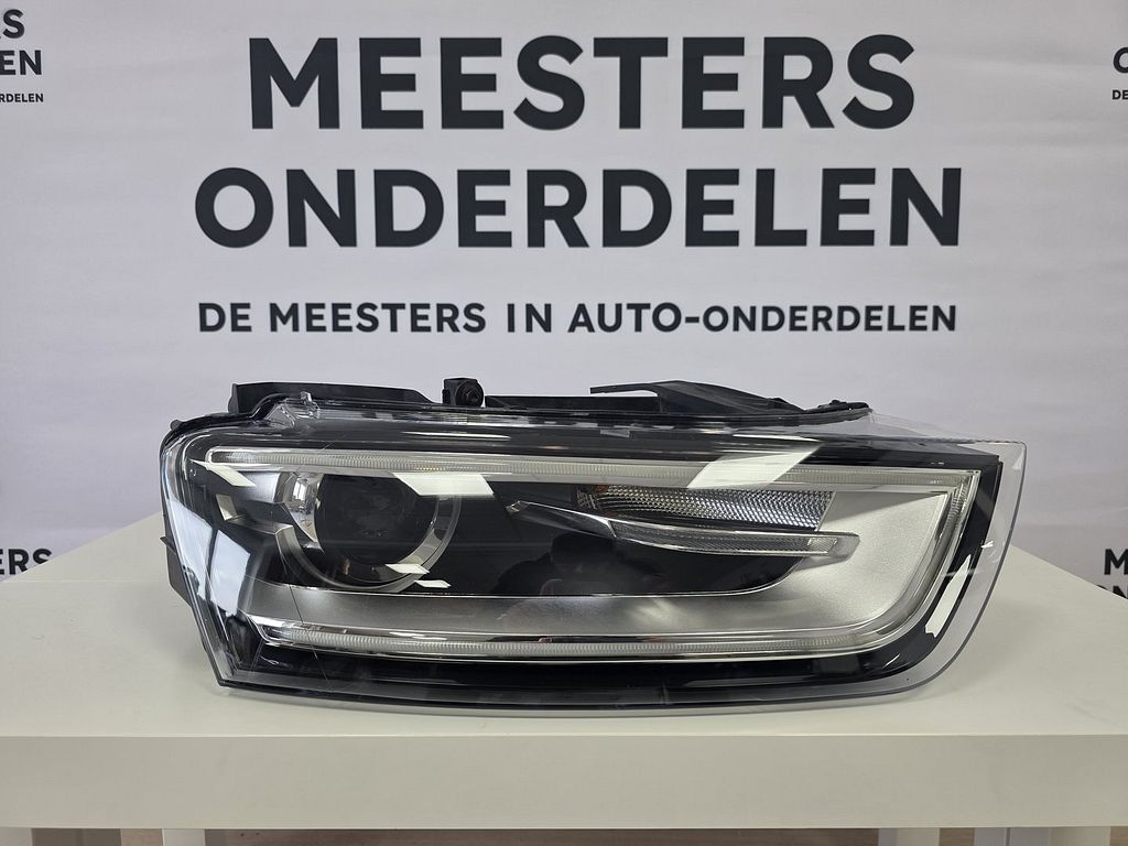 Audi Q3 Koplamp rechts XENON LED 8U0941044