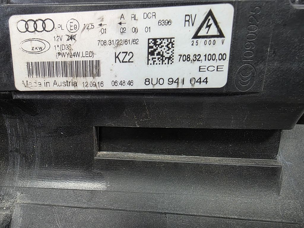Audi Q3 Koplamp rechts XENON LED 8U0941044