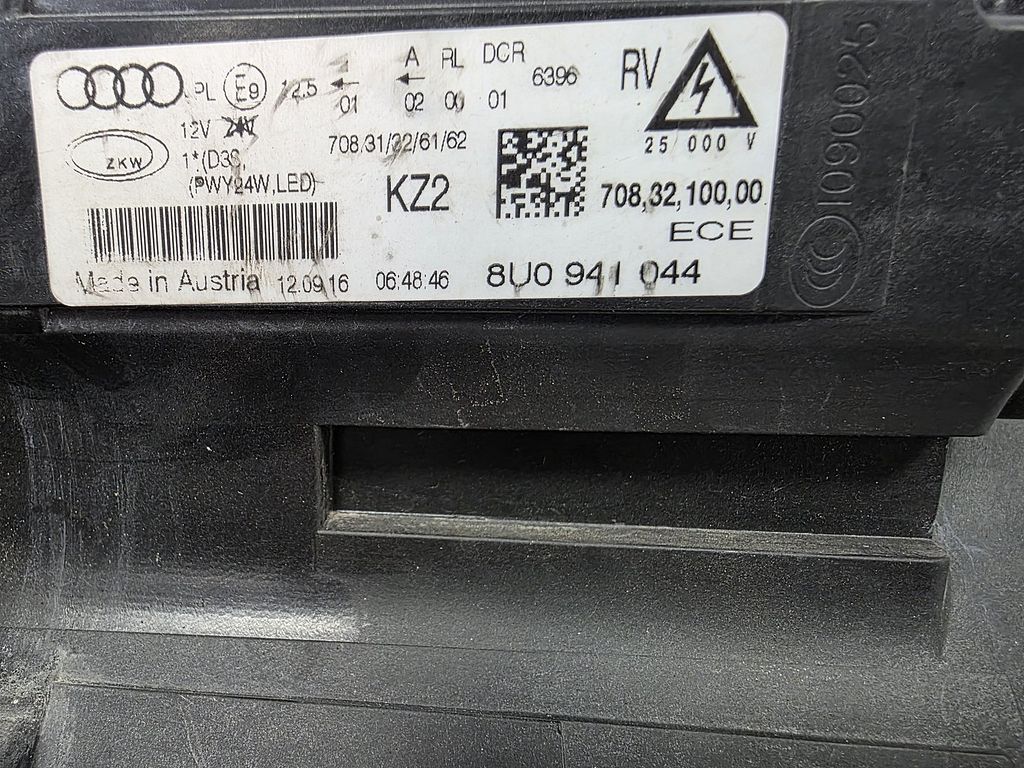 Audi Q3 Koplamp rechts XENON LED 8U0941044