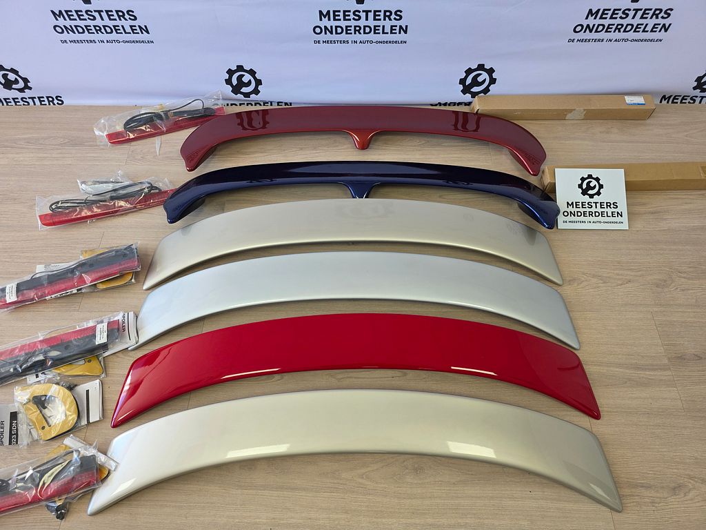 Mazda 323 sedan & 323F Spoilers in verschillende kleuren
