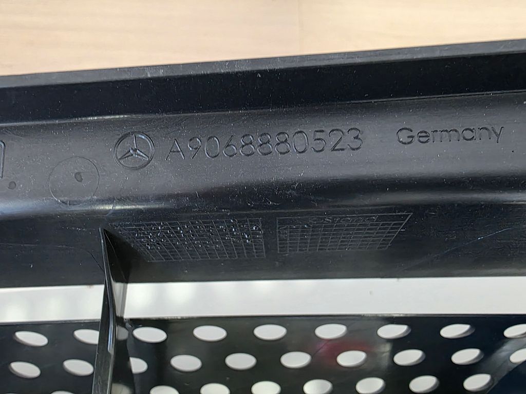 Mercedes Sprinter (w906) Grille nieuw! A9068880523