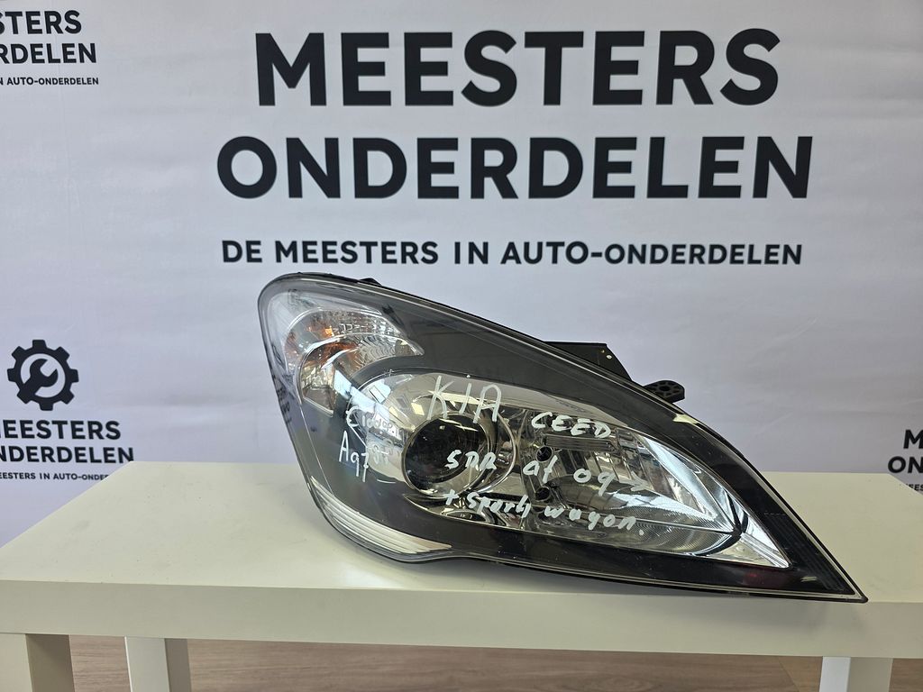 KIA Ceed Koplamp Rechts 921021H