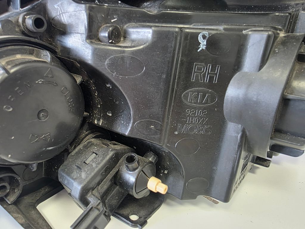 Kia Ceed Koplamp Rechts 921021H000