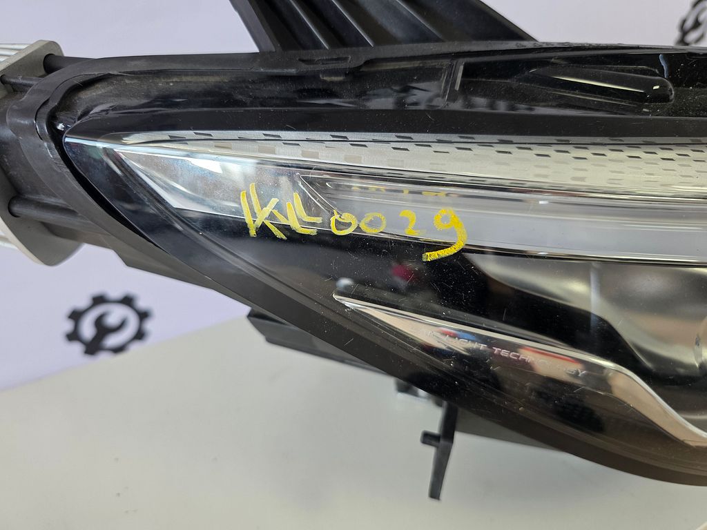 MG ZS EV Long Range Koplamp Rechts A00005R0200 