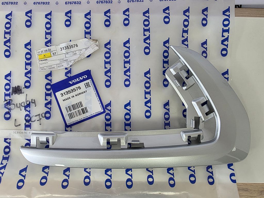 Volvo XC70 Bumperlijst Links voor NIEUW 31353576