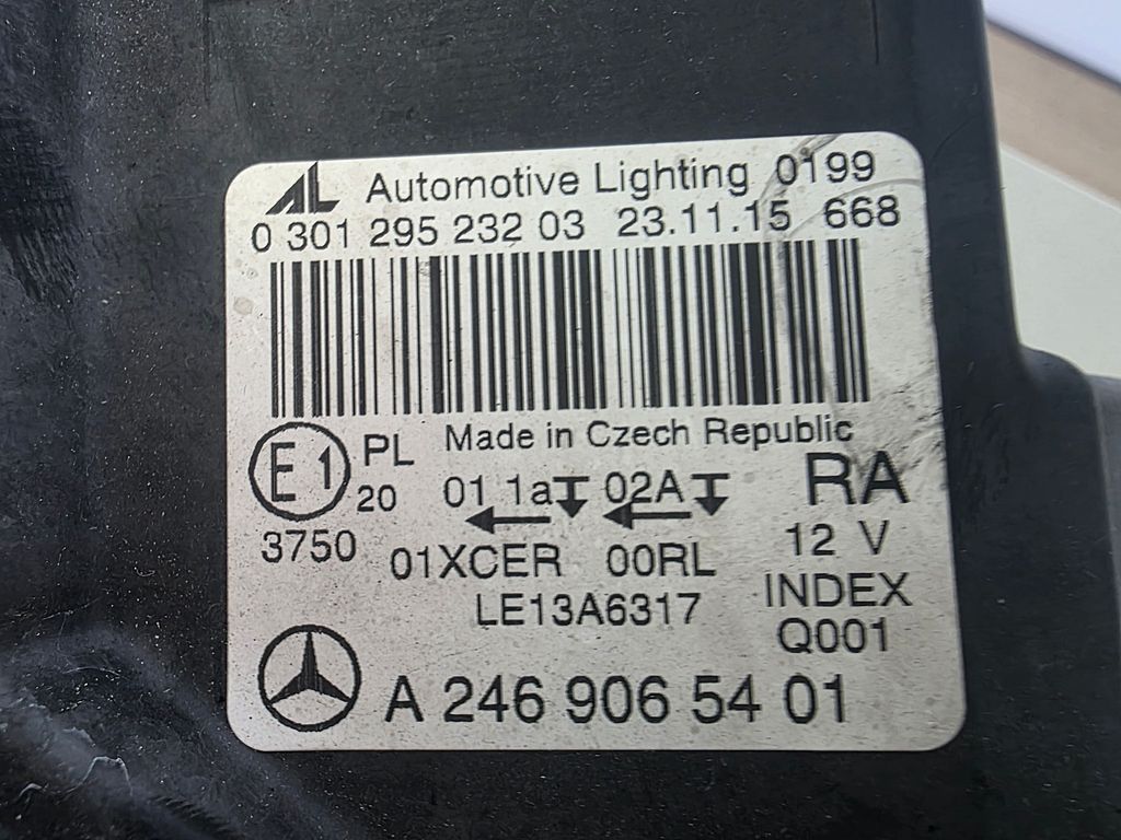 Mercedes B (W246/W242) Koplamp rechts A2469065401