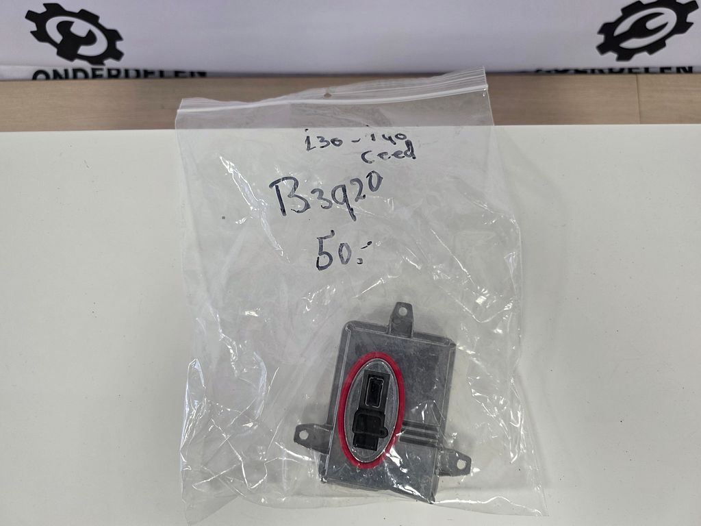KIA Ceed/i30/i40 Xenon Module Starter 3Z92101700