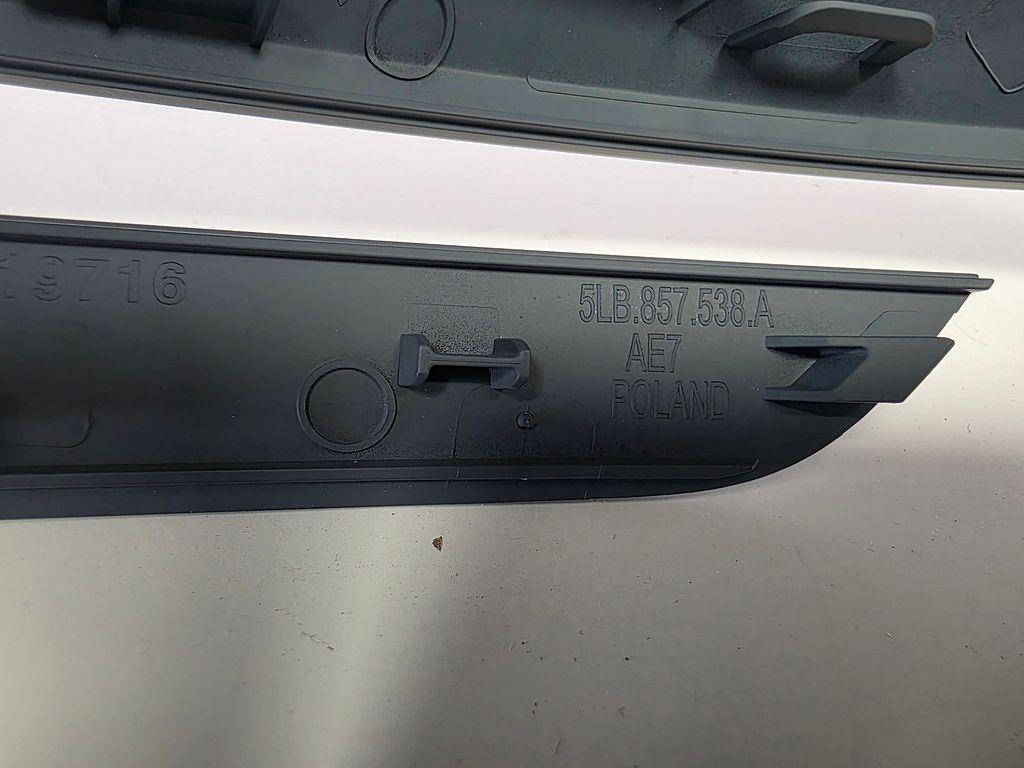 Skoda Enyaq Spiegelkap rechts 5LB857538A