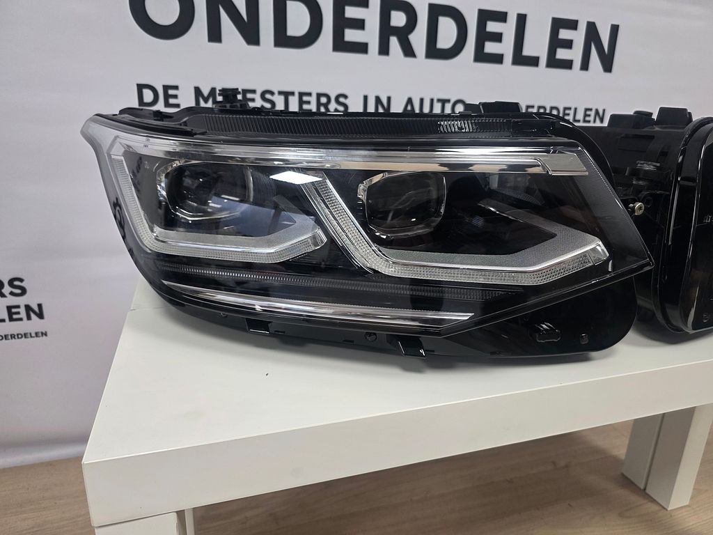 VW Tiguan Facelift Koplamp Set Full Led 5NB941081C