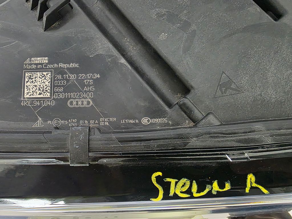 Audi e-tron Full LED Koplamp Rechts 4KE941040