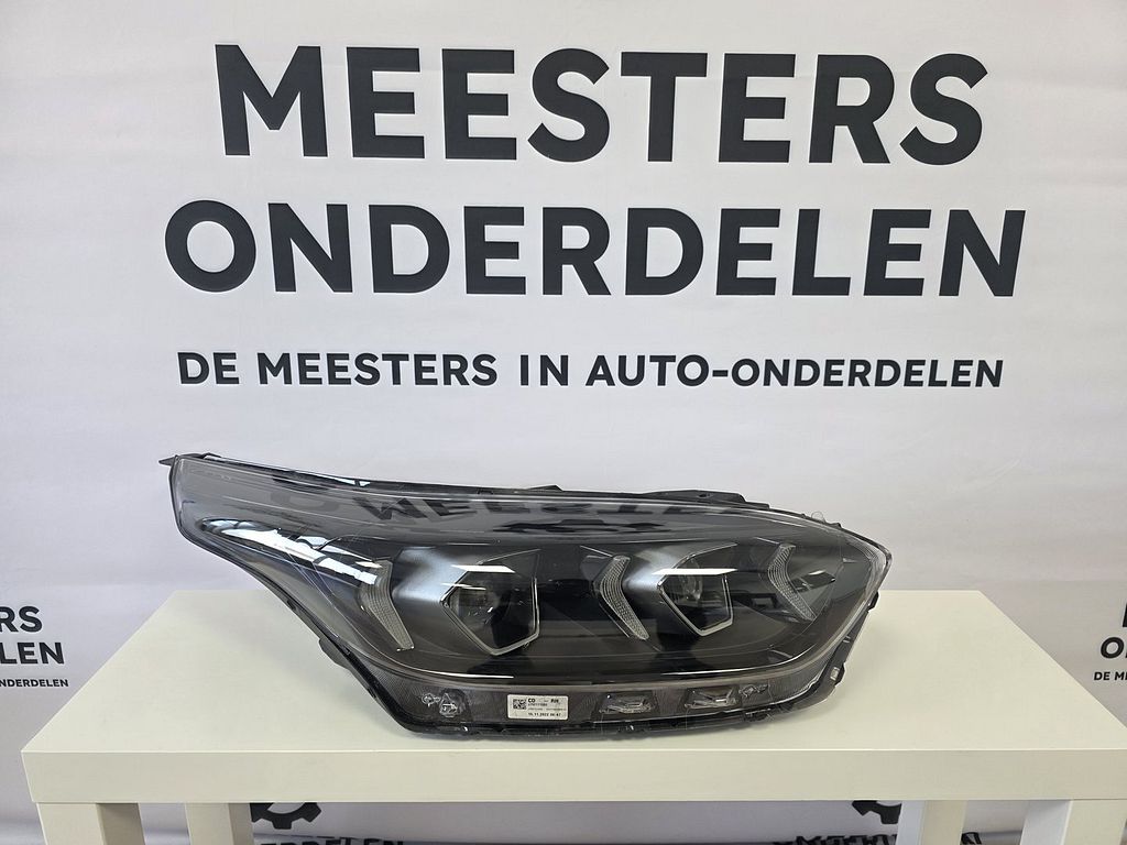 Kia ProCeed Koplamp Rechts orig gebruikt J792111020