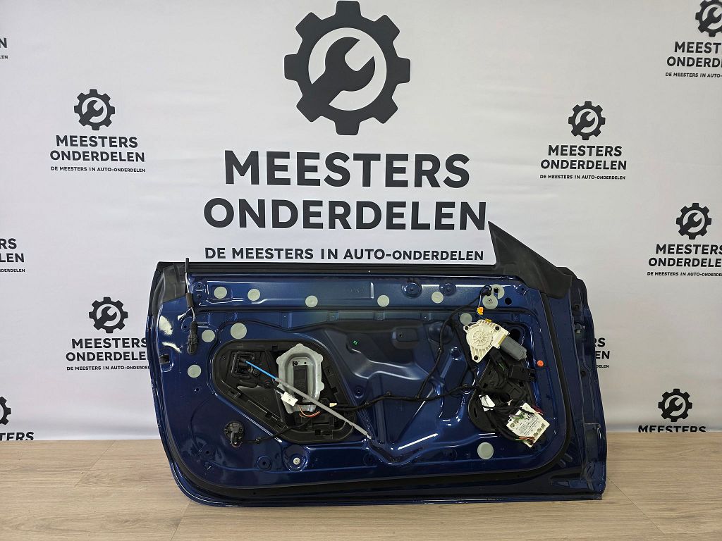 Mercedes C205/A205 Portier Links A2057209826
