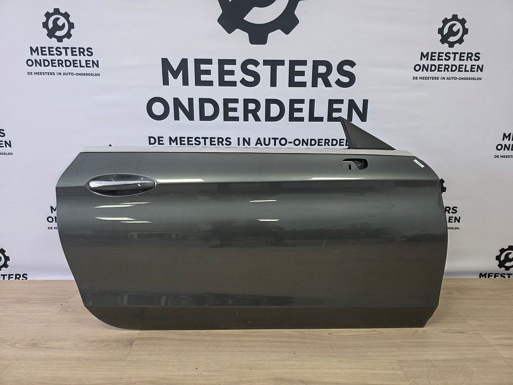 Mercedes C205/A205 Portier Rechts A2057209826