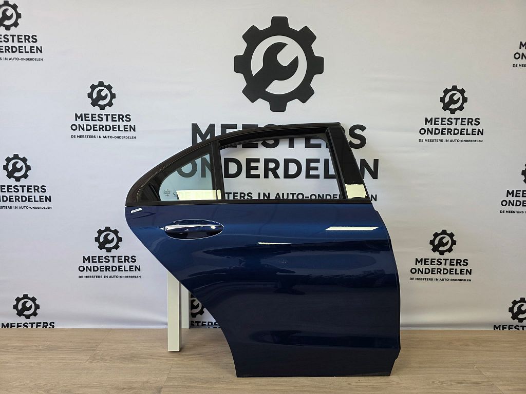 Mercedes C-Klasse W205 Portier Rechts achter A2057300105