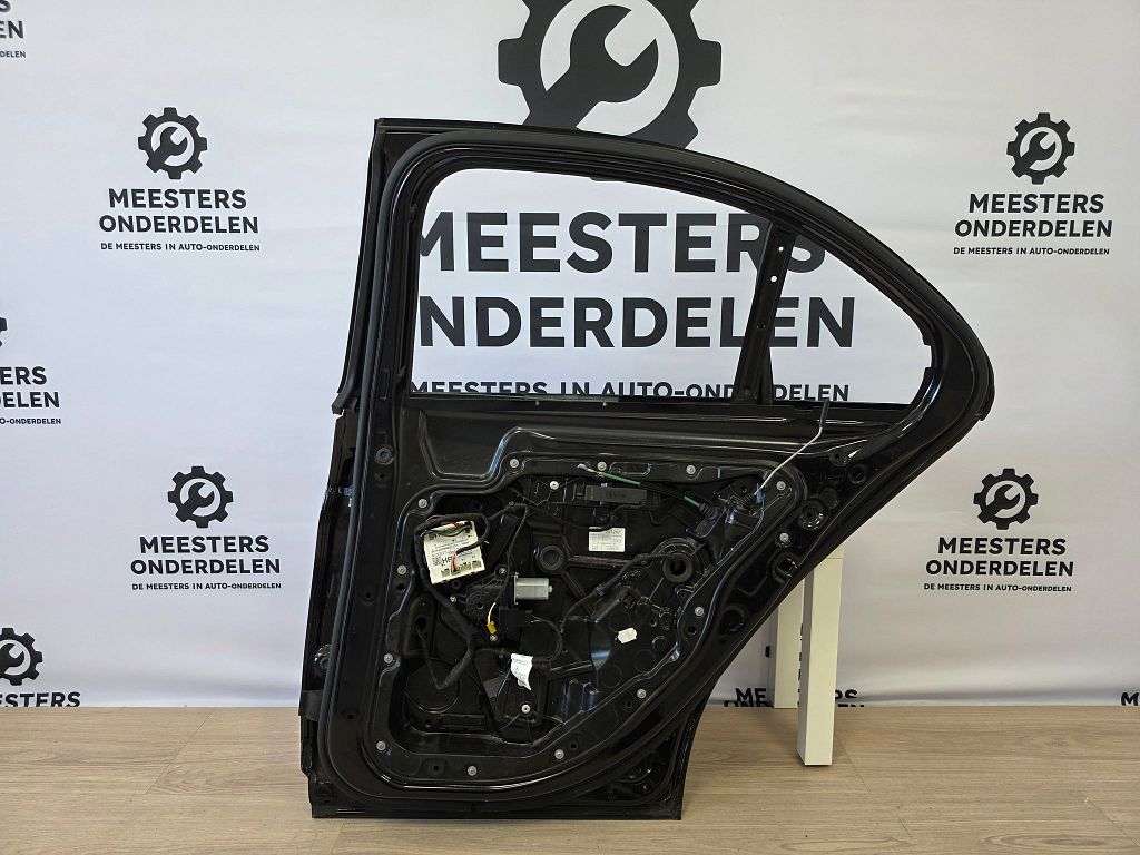 Mercedes C-Klasse W205 Portier Rechts achter A2057300105