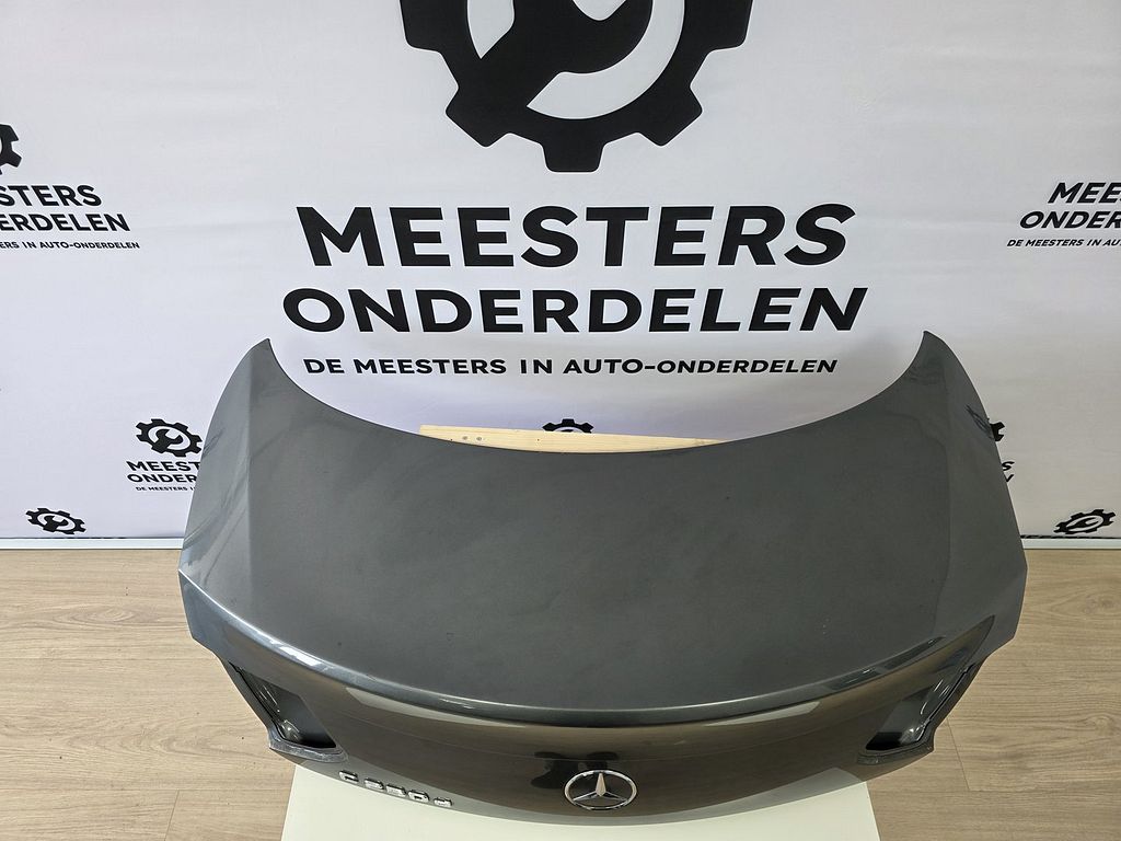Mercedes C205 kofferdeksel orig gebruikt A2067500400 K003	